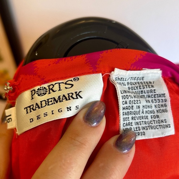 1980s Ports Trademark Designs Hong Kong Star Print Blouse and Skirt Set - Picture 10 of 12